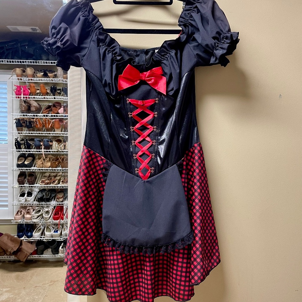 Little lRed Riding Costume   S/M size (6-10). Never worn - new! 15 1/2 w x 33 L